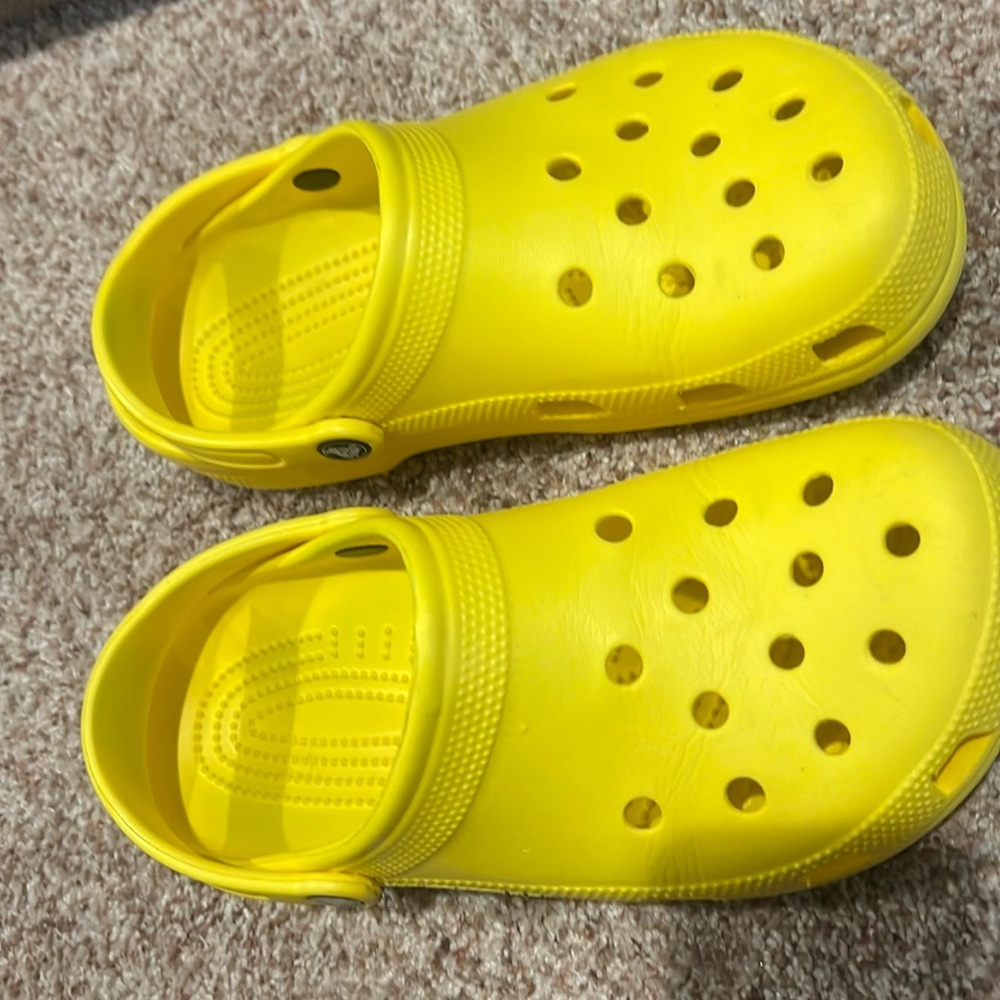Crocs classic yellow unisex woman size 11 men size 9 barely worn or used
